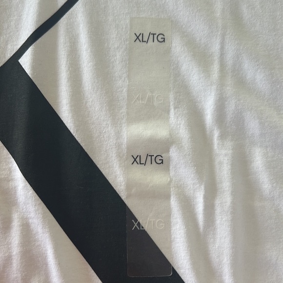 Calvin Klein T-Shirt - Picture 2 of 4